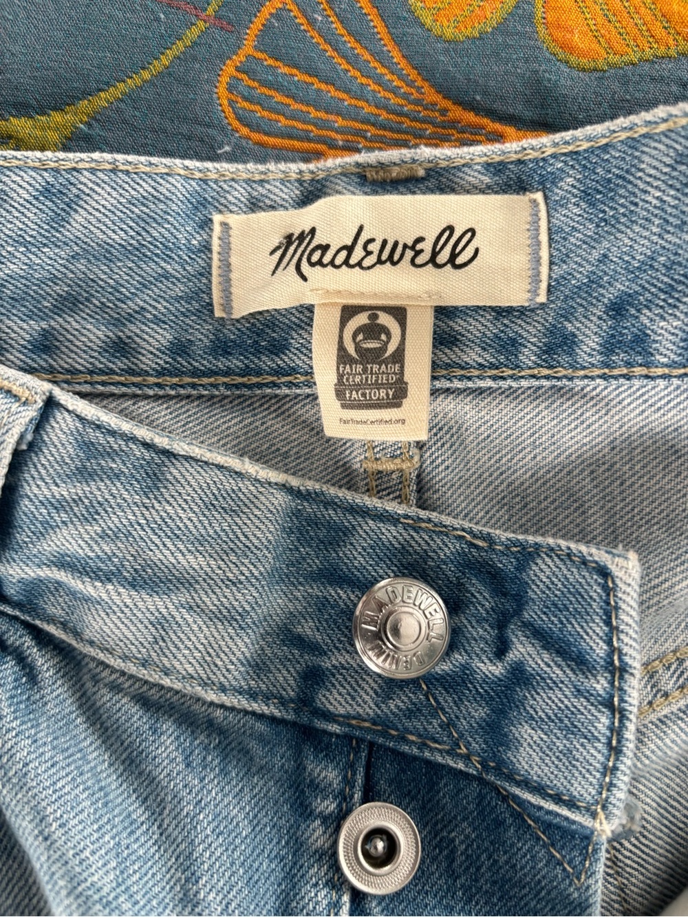 Madewell The Darted Barrel-Leg Jean in Light Blue - Picture 8 of 11